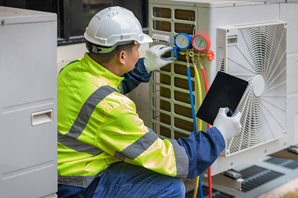 Professional Heat Pump Repair technician working in New Hampton, IA